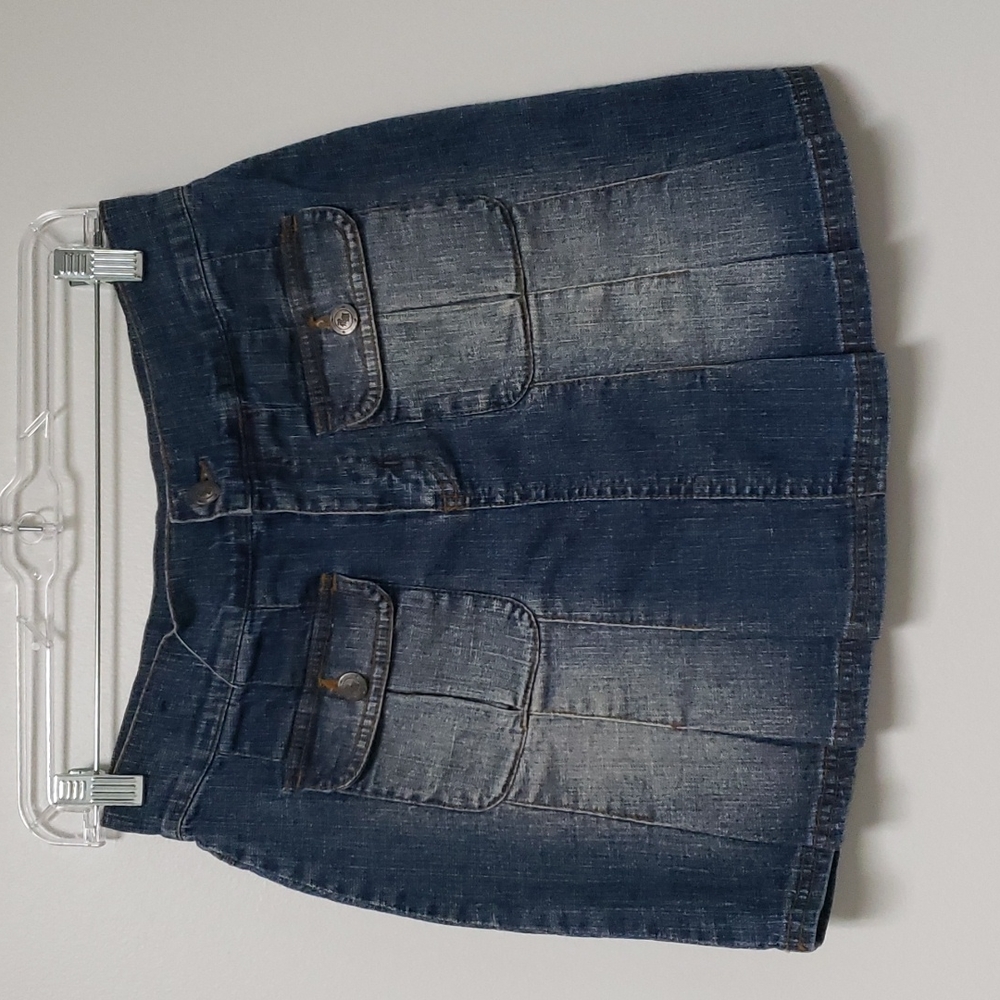 Dark Wash Pleated Denim Mini Skirt Size 5‎